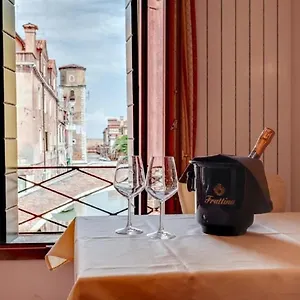 Heart Of Biennale , Venetië Italië
